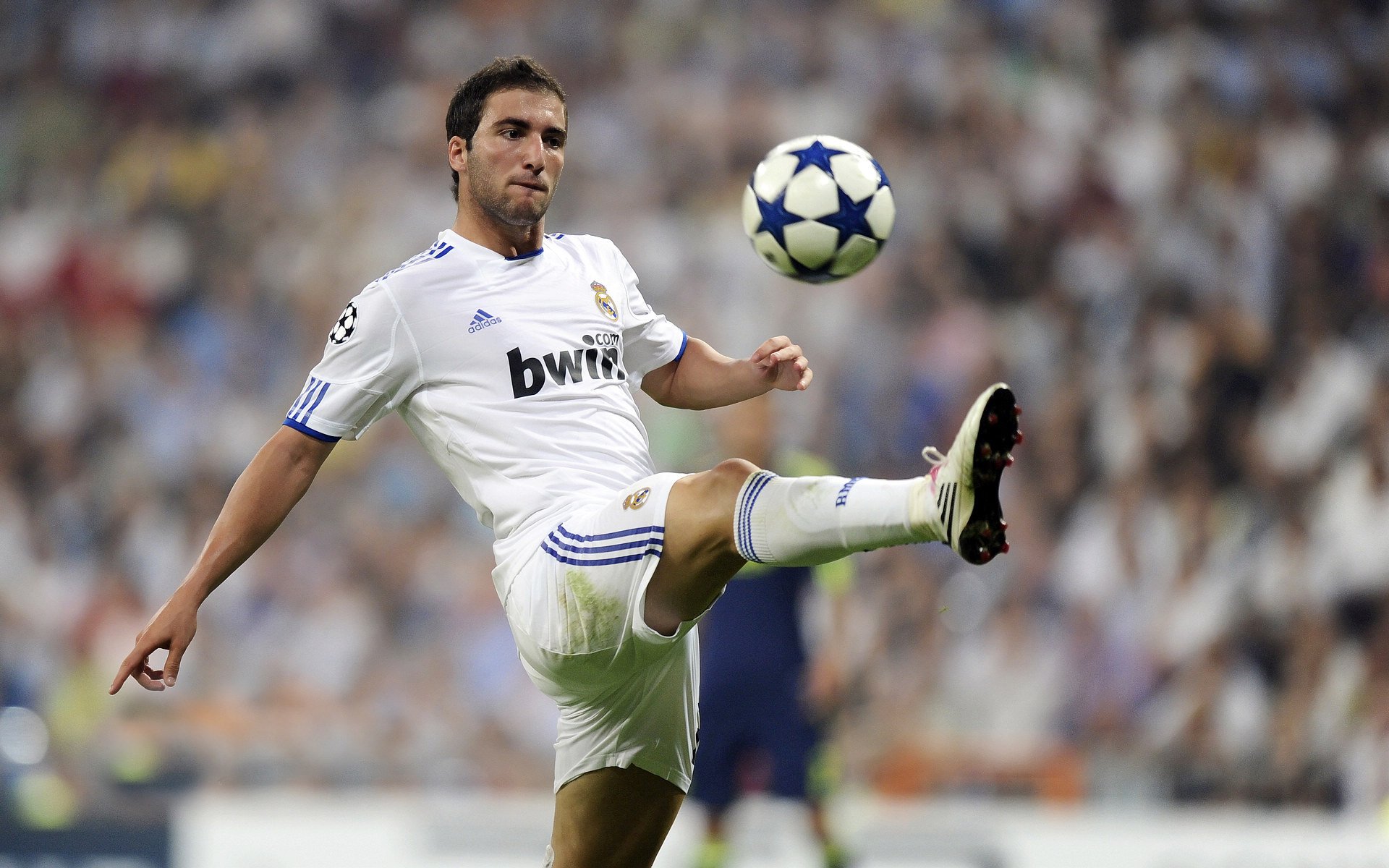 AI在F1中的应用：引领赛车行业未来，f1人工智能