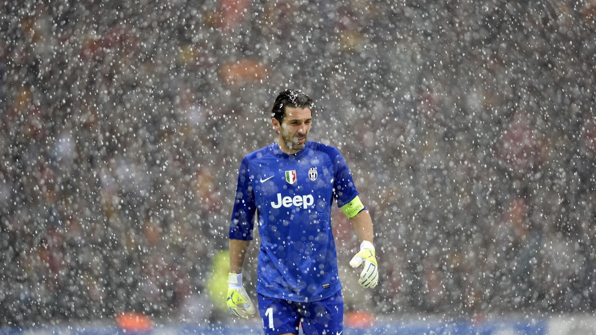 开云体育网址-《线上线下联动：打造全民电竞狂欢节》，大型线下电竞娱乐活动有哪些