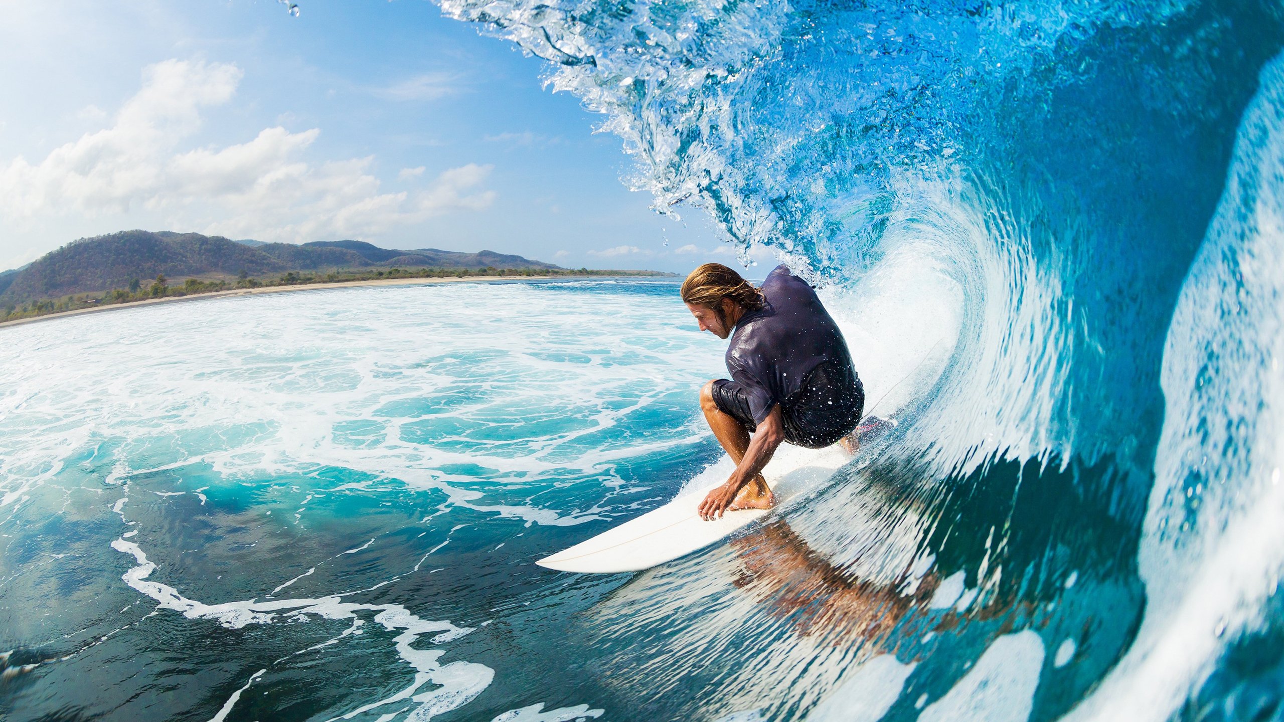 -《跨界合作频发：电竞与娱乐、时尚圈的深度融合》，电竞产业与其他产业的融合